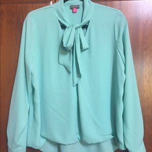 “Tiffany blue” Vince Camuto blouse sz M